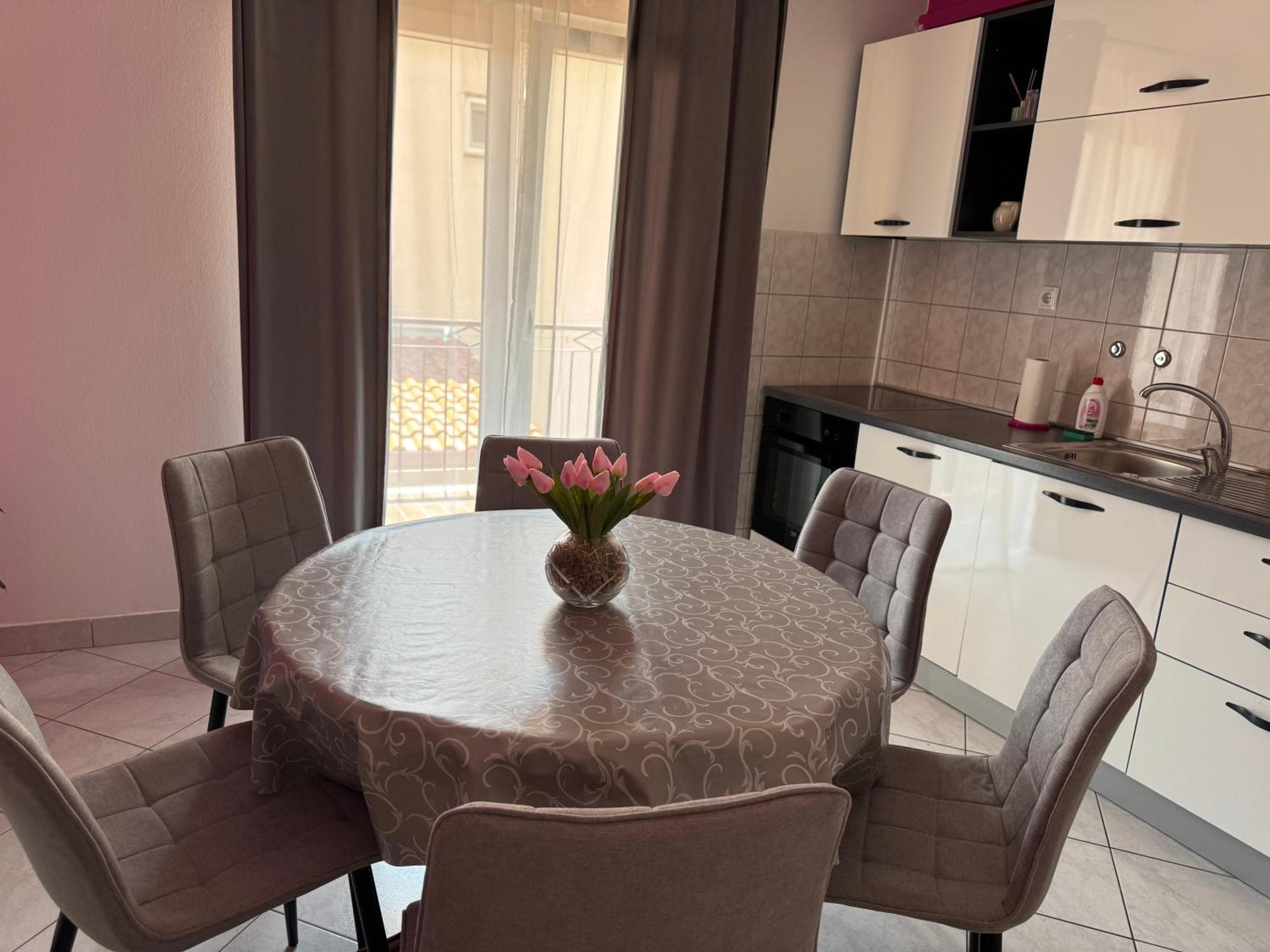 Mirella 20 M From The Sea - Free Parking Apartman Trogir