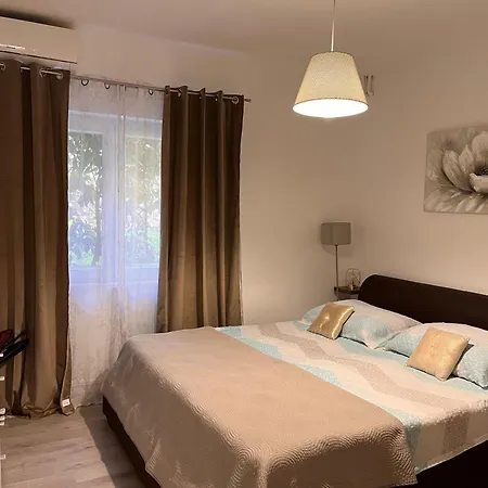 Apartments Villa Mirella 20 M From The Sea - Free Parking Trogir Exterior photo