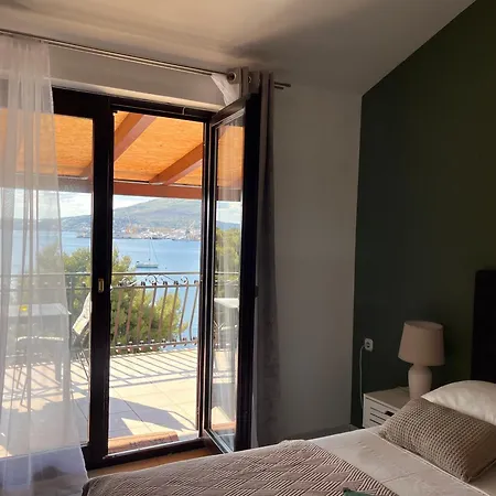 Apartments Villa Mirella 20 M From The Sea - Free Parking Trogir Exterior photo