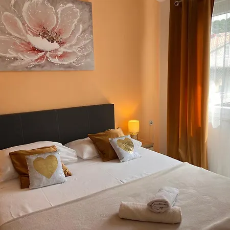Apartments Villa Mirella 20 M From The Sea - Free Parking Trogir Exterior photo