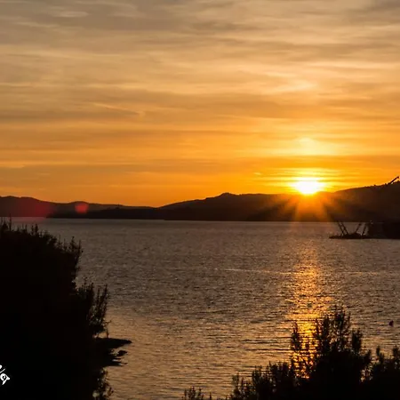 Apartments Villa Mirella 20 M From The Sea - Free Parking Trogir Room photo