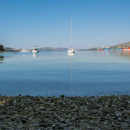 Apartments Villa Mirella 20 M From The Sea - Free Parking Trogir Room photo