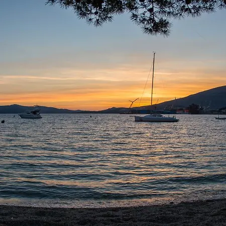 Apartments Villa Mirella 20 M From The Sea - Free Parking Trogir Room photo