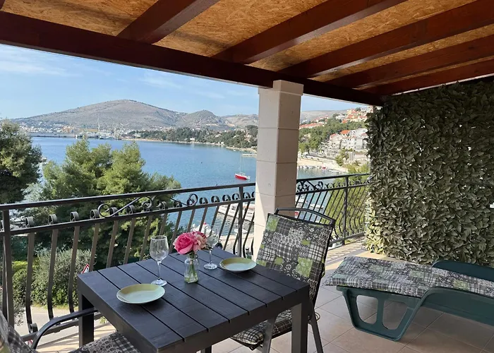 Apartments Villa Mirella 20 M From The Sea - Free Parking